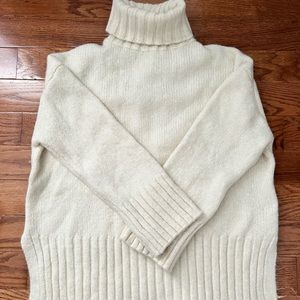 H&M Cream/White Cozy Turtleneck Sweater